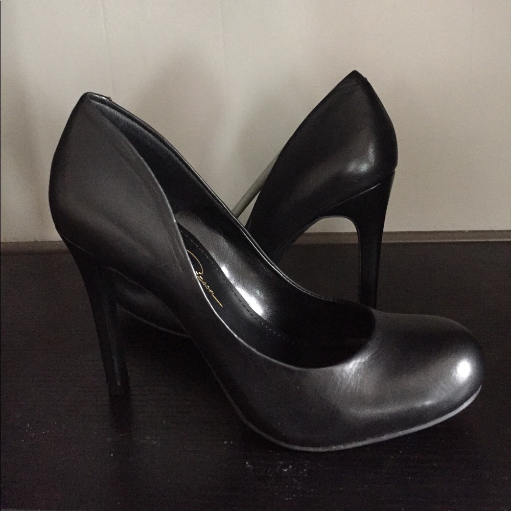 Jessica Simpson pumps